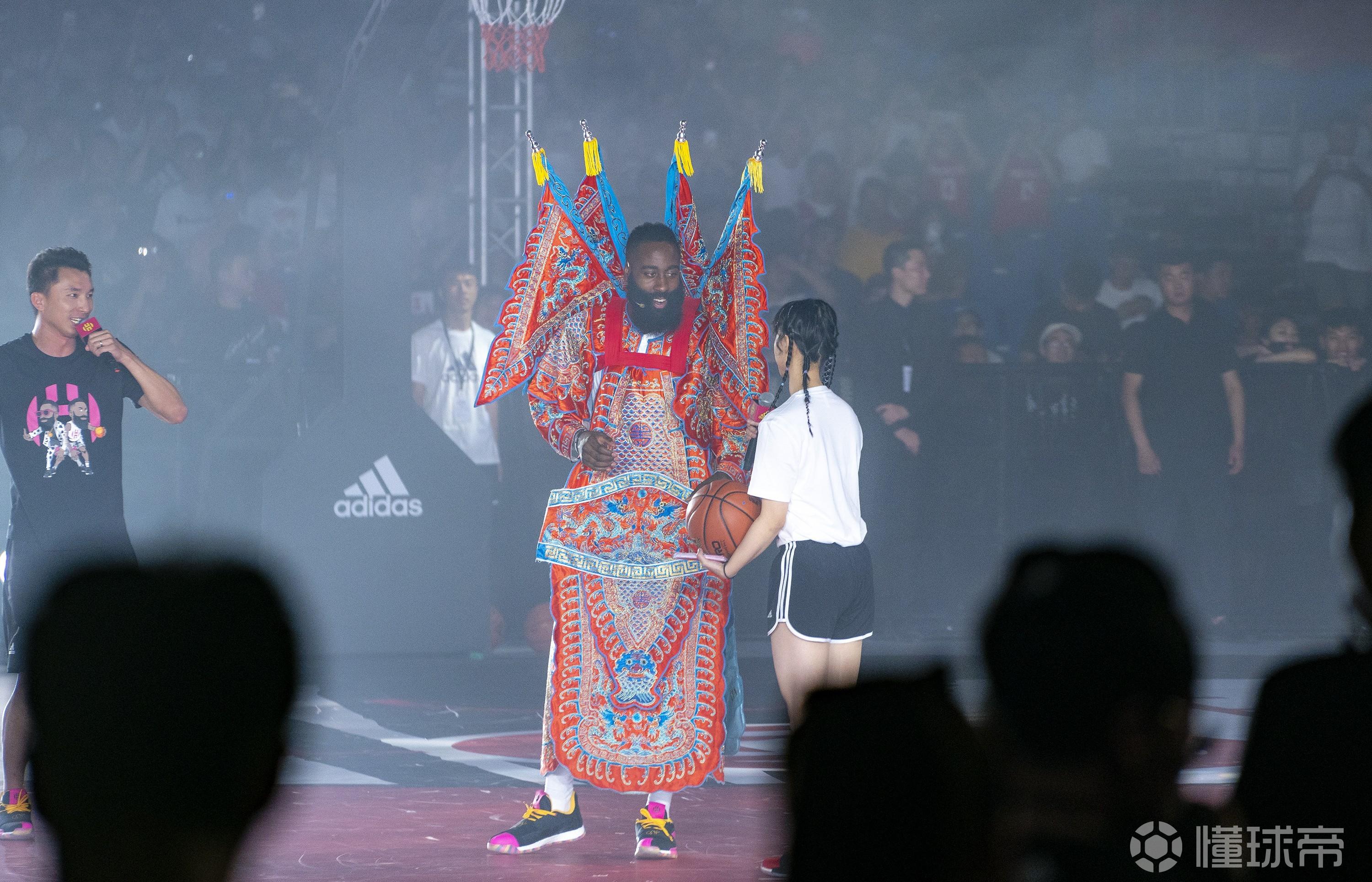 哈登:希望我们能推动中国青少年的发展,想帮更多中国球员进NBA